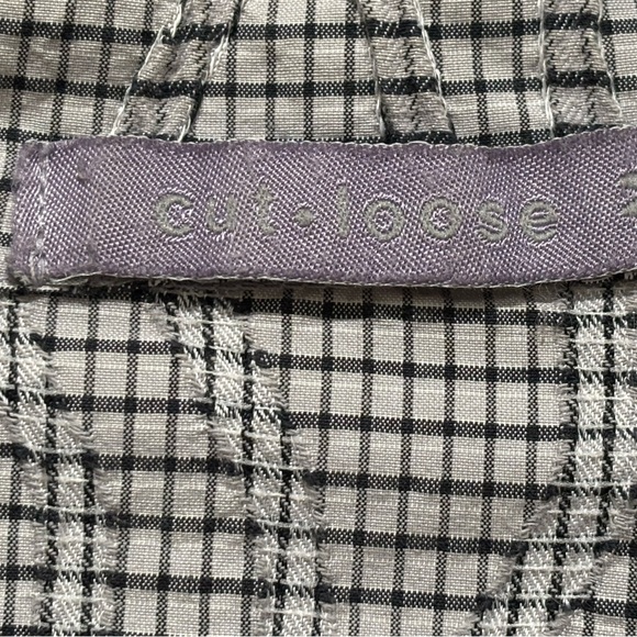 Cut loose button down blouse - Picture 2 of 4